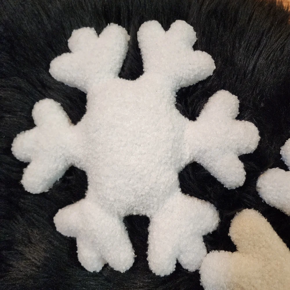 2 White Winter Sherpa Snowflake Shaped Pillows Holiday Decor - Picture 3 of 5